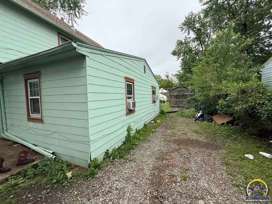 1722 SW Lincoln St, Topeka, KS 66604 - #3