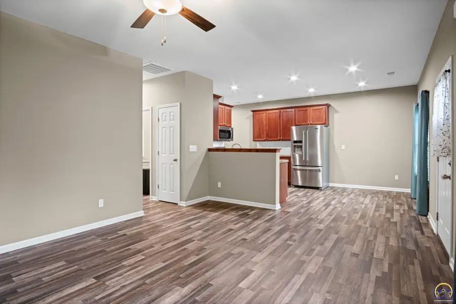 829 E 8th St, Ottawa, KS 66067 - #3