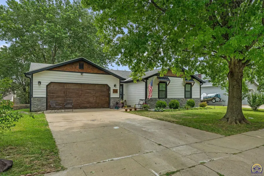 200 Sharon Dr, Lawrence, KS 66049 - #2
