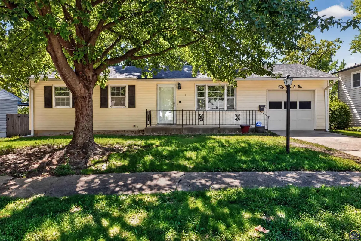 5501 SW 27th Ter, Topeka, KS 66614 - #1