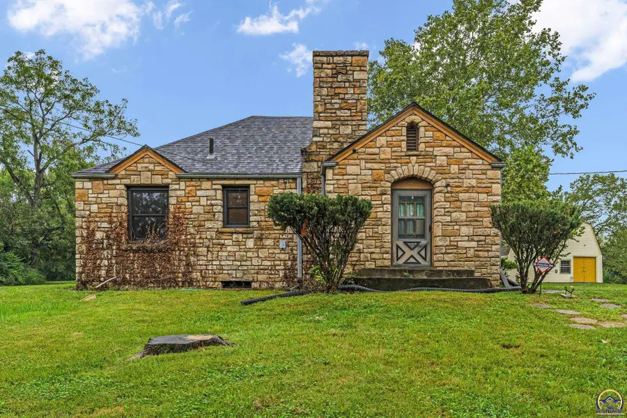 211 SE 27th St, Topeka, KS 66605 - #2