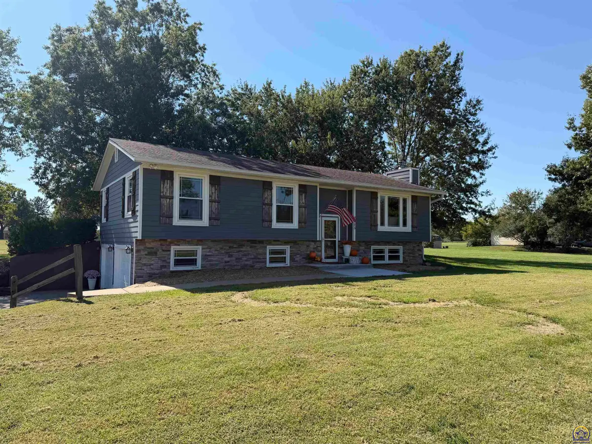7805 SW El Cerrito Dr, Topeka, KS 66614 - #1