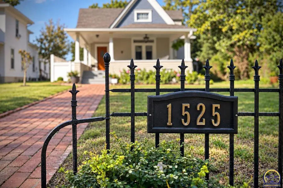1525 SW College Ave, Topeka, KS 66604 - #2