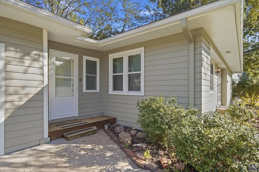 1034 SW Crest Dr, Topeka, KS 66606 - #3