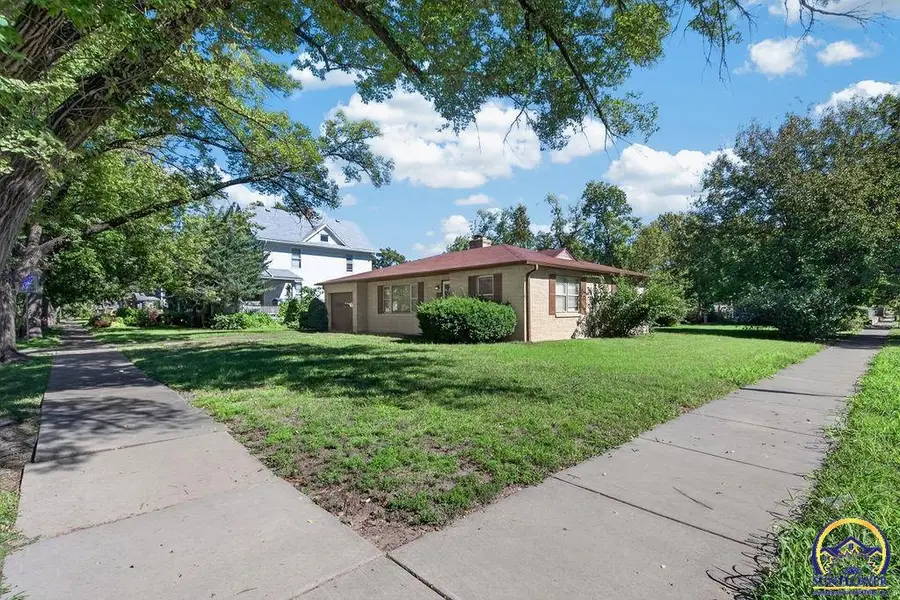 336 SW Broadmoor Ave, Topeka, KS 66606 - #3