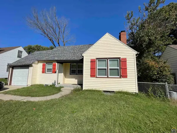 3808 SW Sena Dr, Topeka, KS 66604