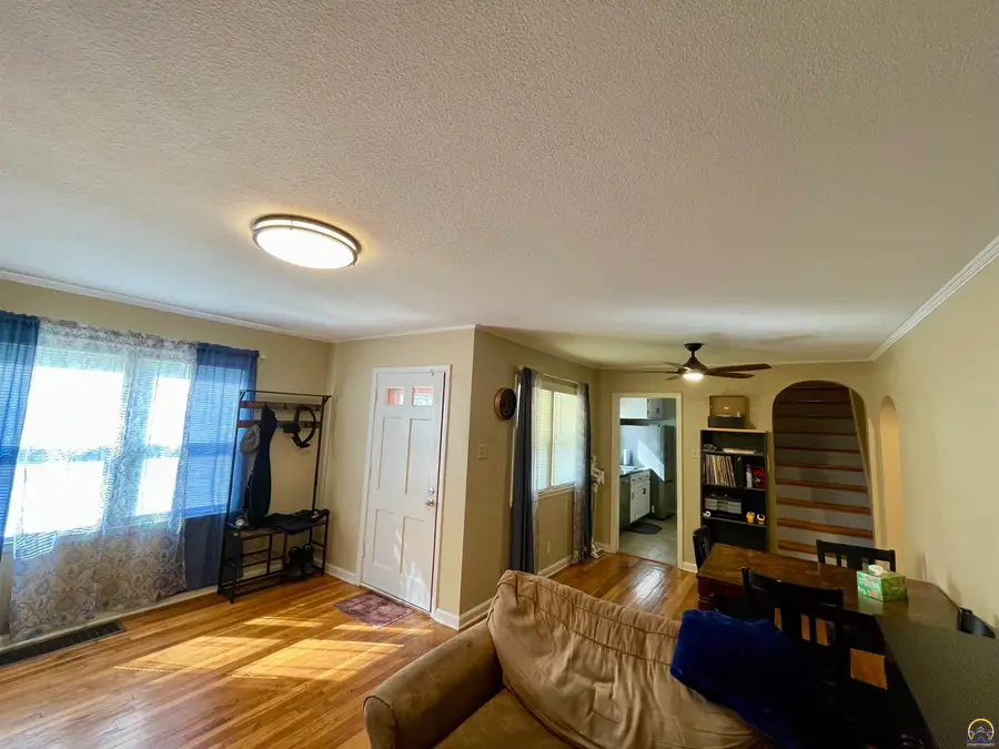 3808 SW Sena Dr, Topeka, KS 66604 - #2