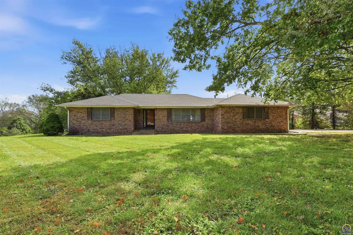 2624 SE Burton St, Topeka, KS 66605 - #1