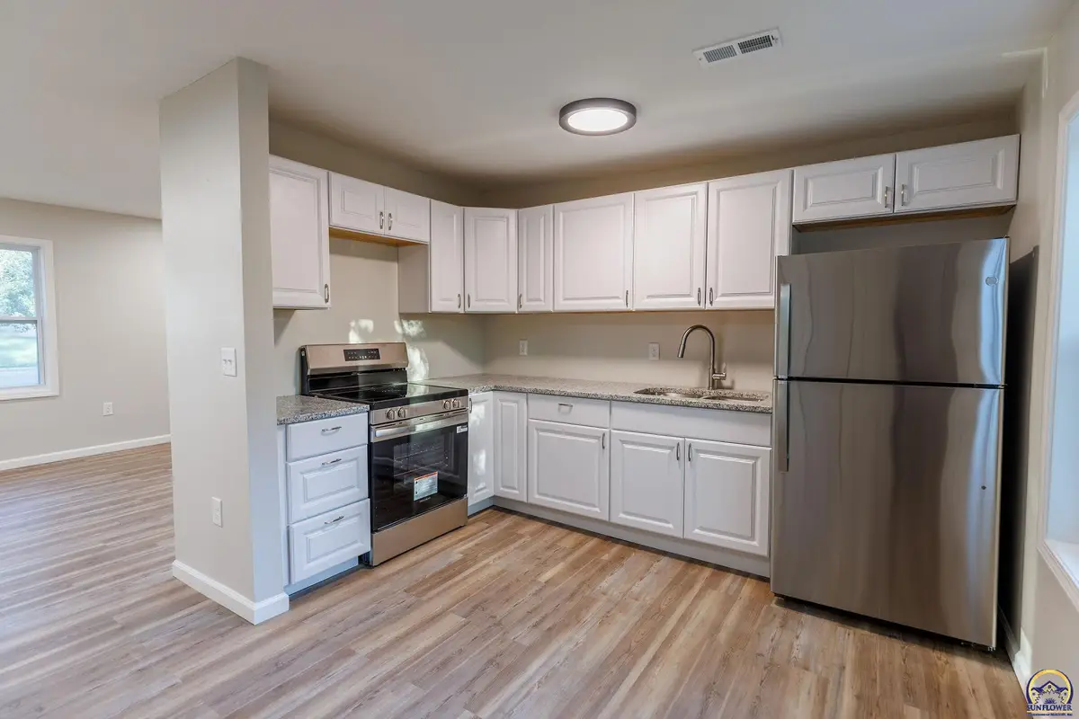 3361 SE Girard St, Topeka, KS 66605 - #1