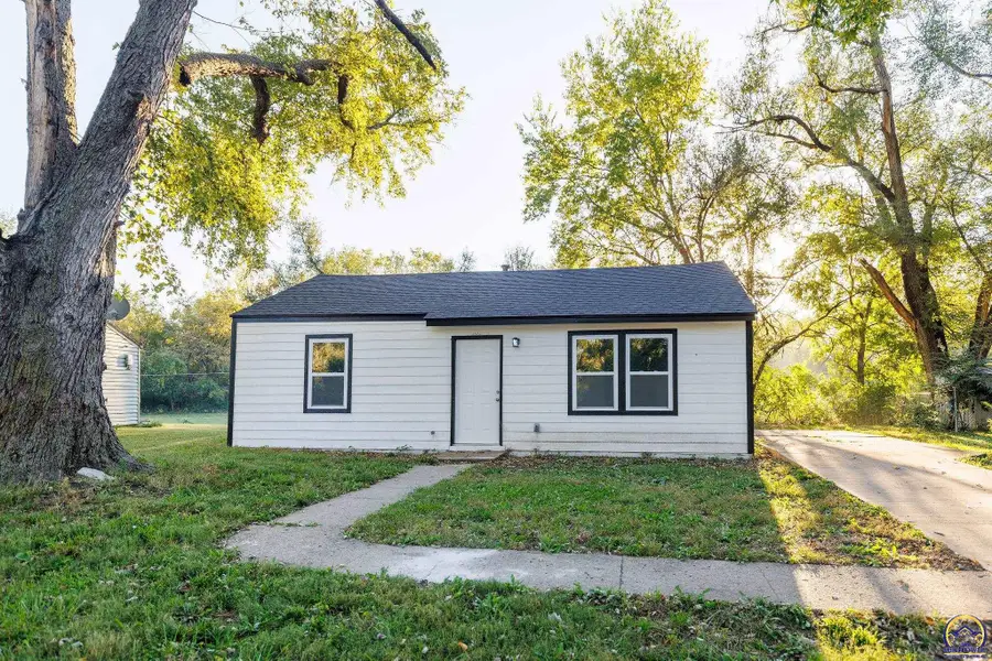 3361 SE Girard St, Topeka, KS 66605 - #2