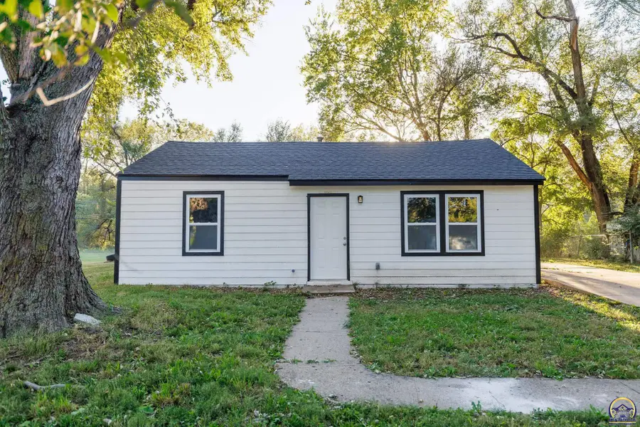 3361 SE Girard St, Topeka, KS 66605 - #3
