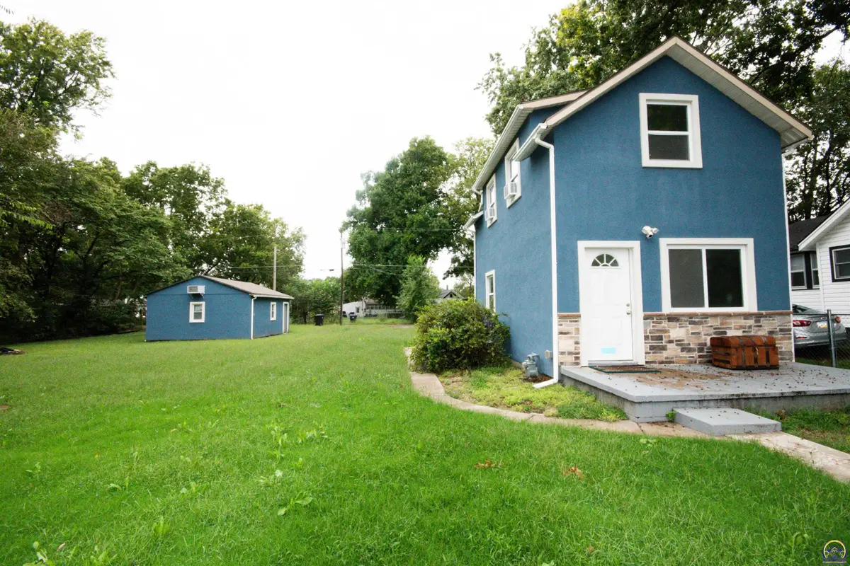 233 NE Grattan St, Topeka, KS 66616 - #1