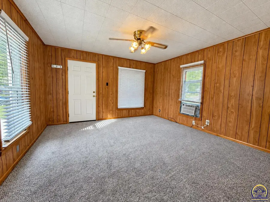 738 NE Green St, Topeka, KS 66616 - #3