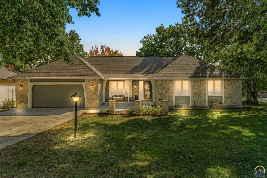 2300 SW Alameda Dr, Topeka, KS 66614 - #2