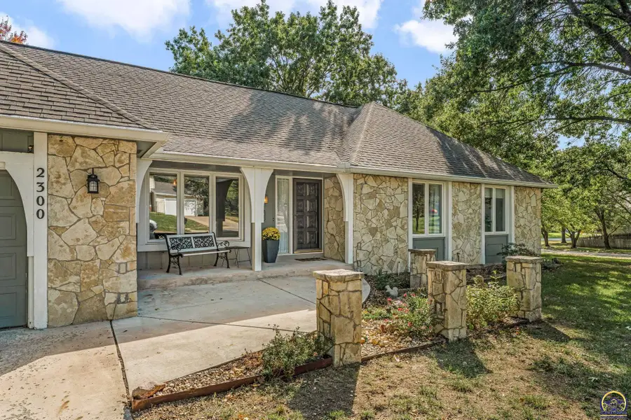 2300 SW Alameda Dr, Topeka, KS 66614 - #3