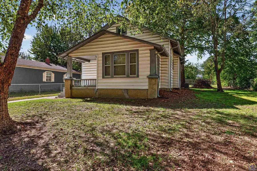 2215 SE Virginia Ave, Topeka, KS 66605 - #3