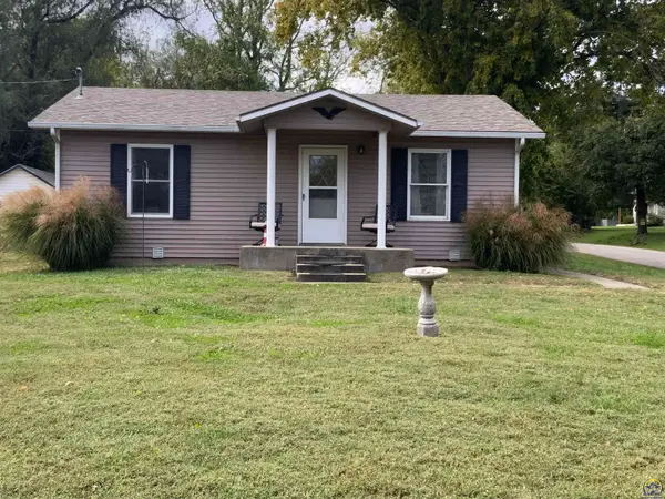 302 Delaware St, Oskaloosa, KS 66066-0000