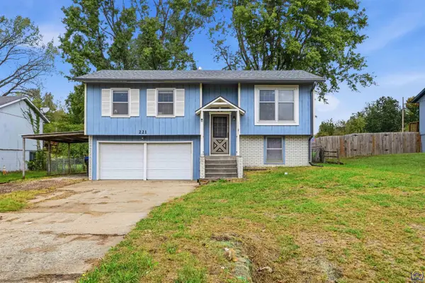 221 W 6th St, Auburn, KS 66402