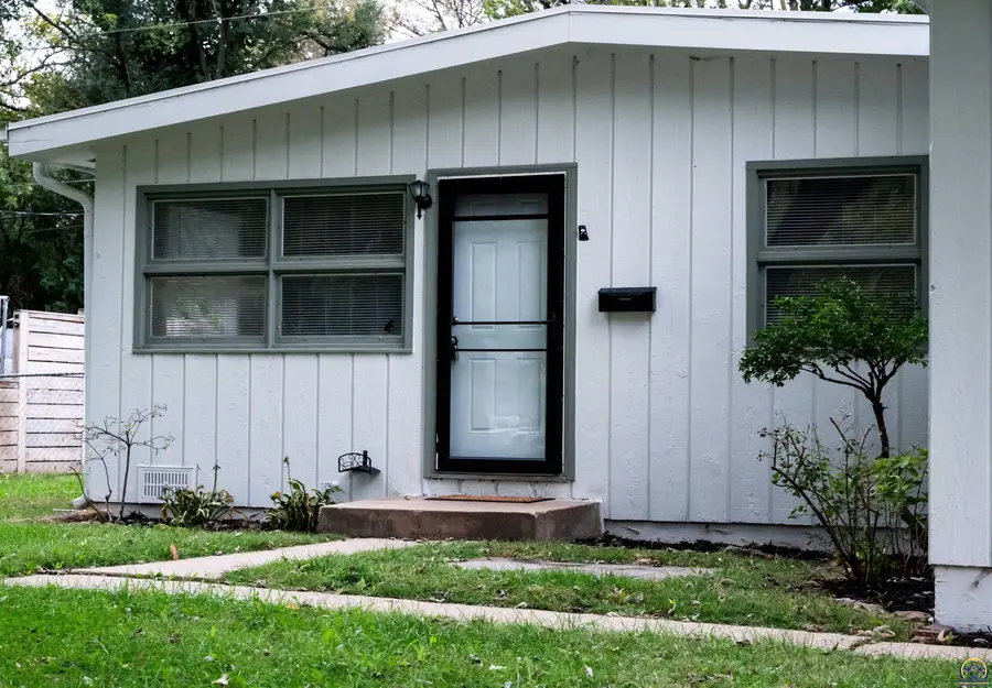 3131 SW Lane St, Topeka, KS 66611 - #3