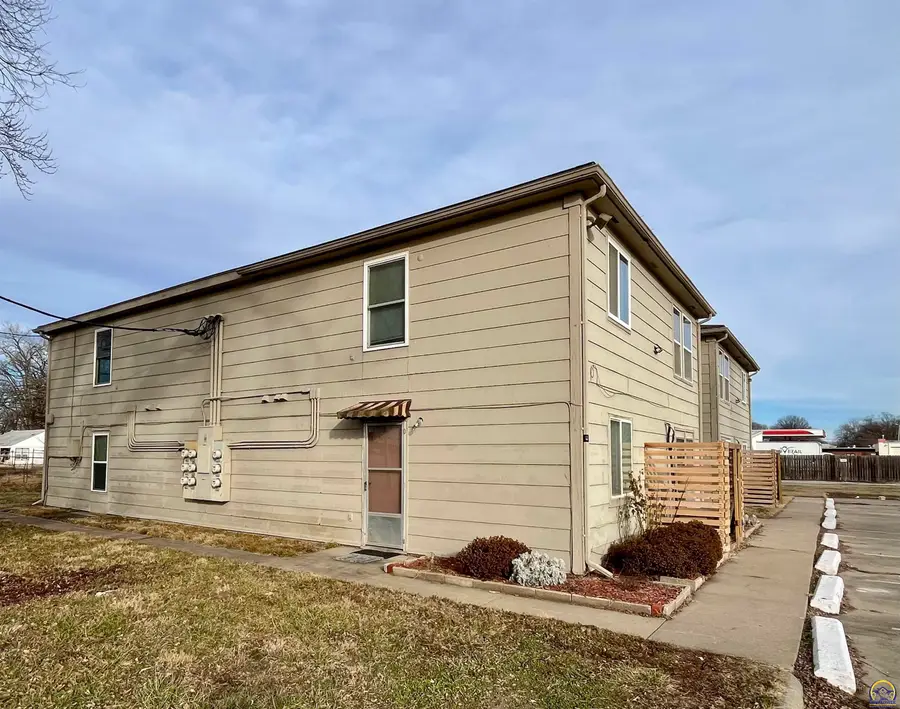 2031 NW Logan St, Topeka, KS 66608 - #2