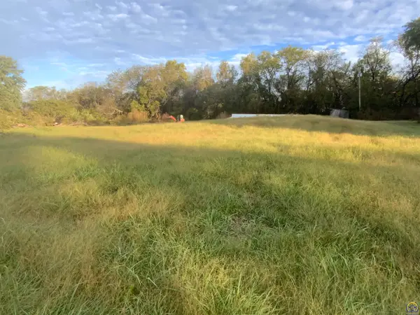 3640 Park Dr, Meriden, KS 66512