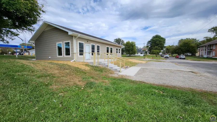 146 E 7th St, Horton, KS 66439 - #2
