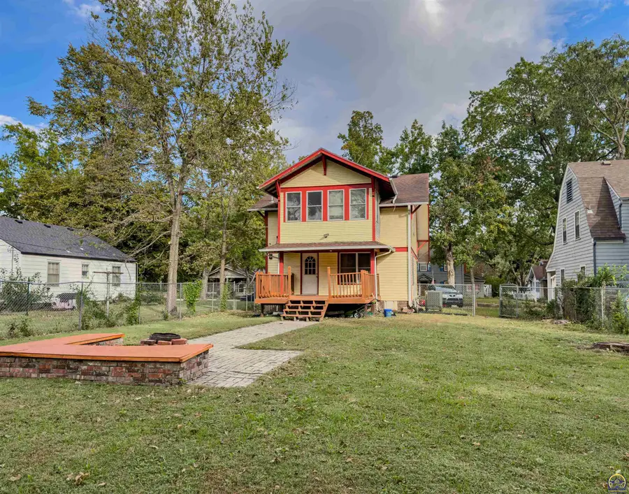 131 NW Broadmoor Ave, Topeka, KS 66606 - #3