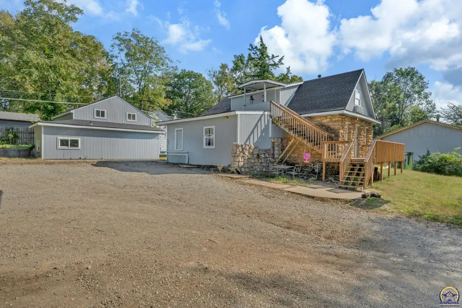 2820 SE Massachusetts Ave, Topeka, KS 66605 - #2