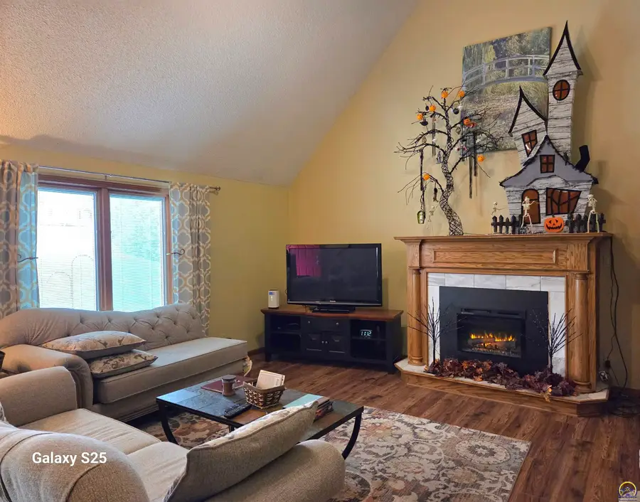 3600 SE Hackberry Dr, Topeka, KS 66605 - #2