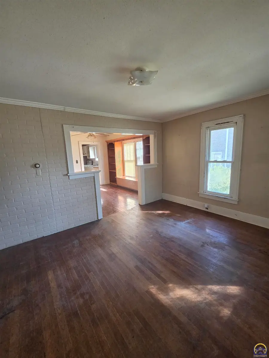 10 Neosho St, Emporia, KS 66801 - #3