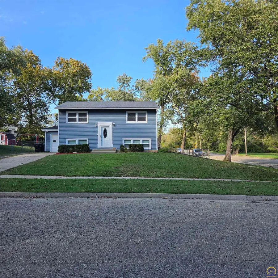 1328 SE 19th St, Topeka, KS 66607 - #2