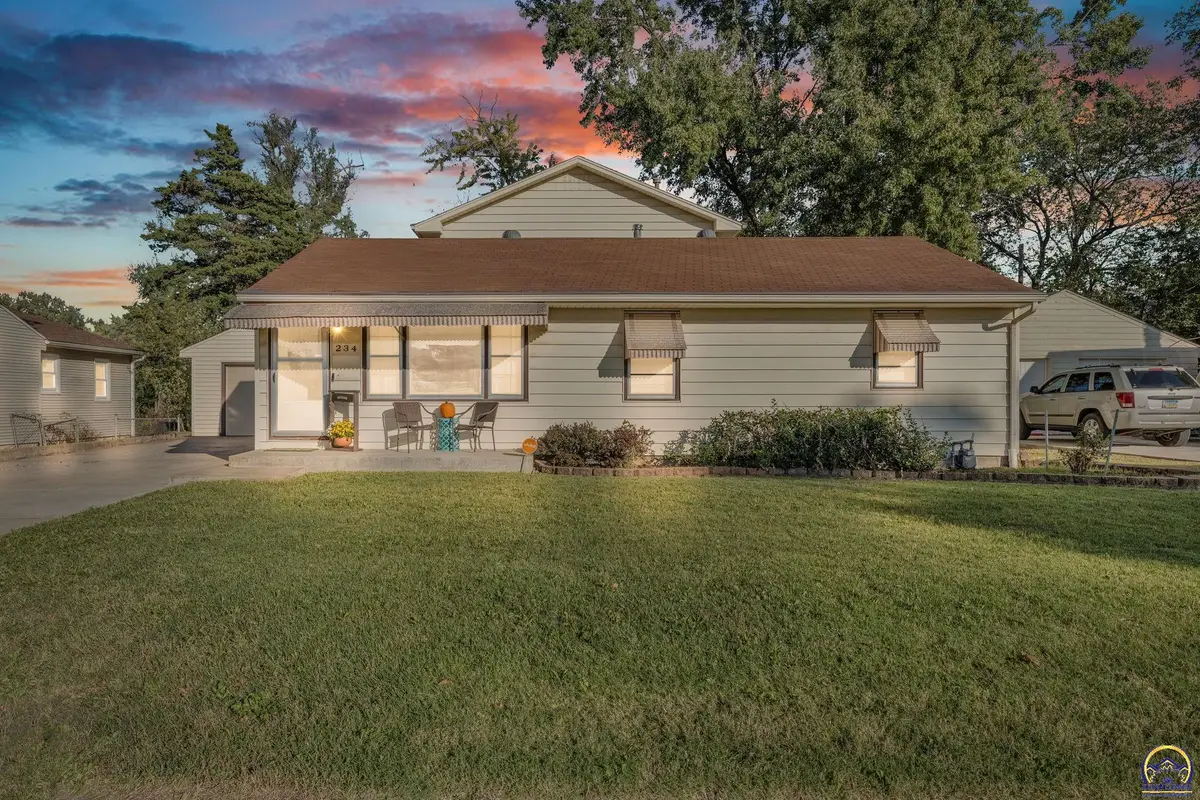 234 SW Macvicar Ave, Topeka, KS 66606 - #1