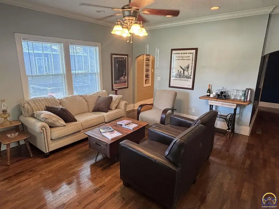 603 S Cottonwood Ave, Strong City, KS 66869 - #2