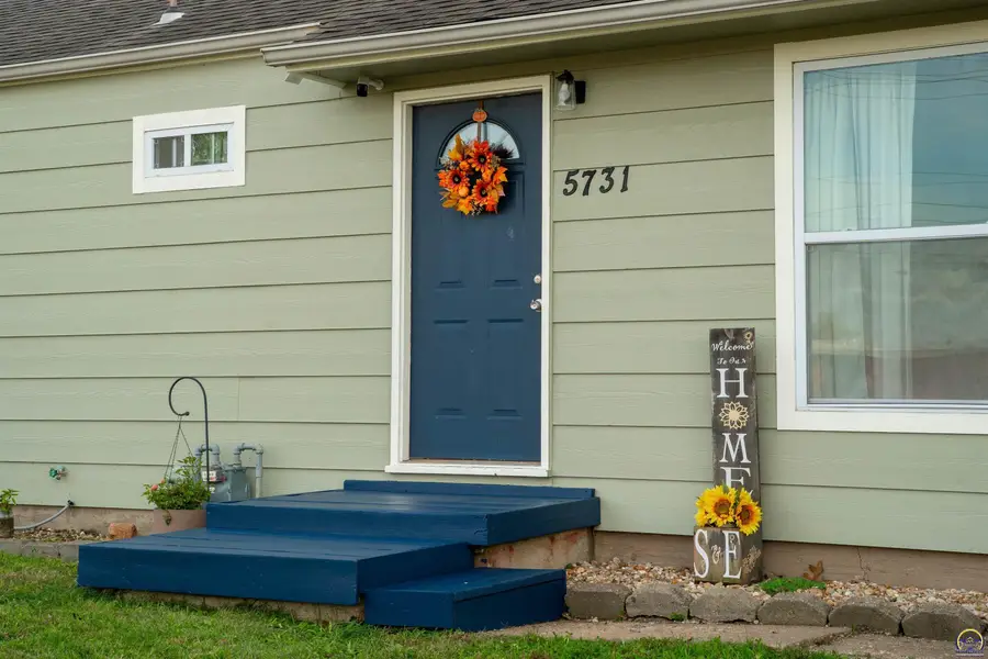 5731 SW Huntoon St, Topeka, KS 66604 - #3