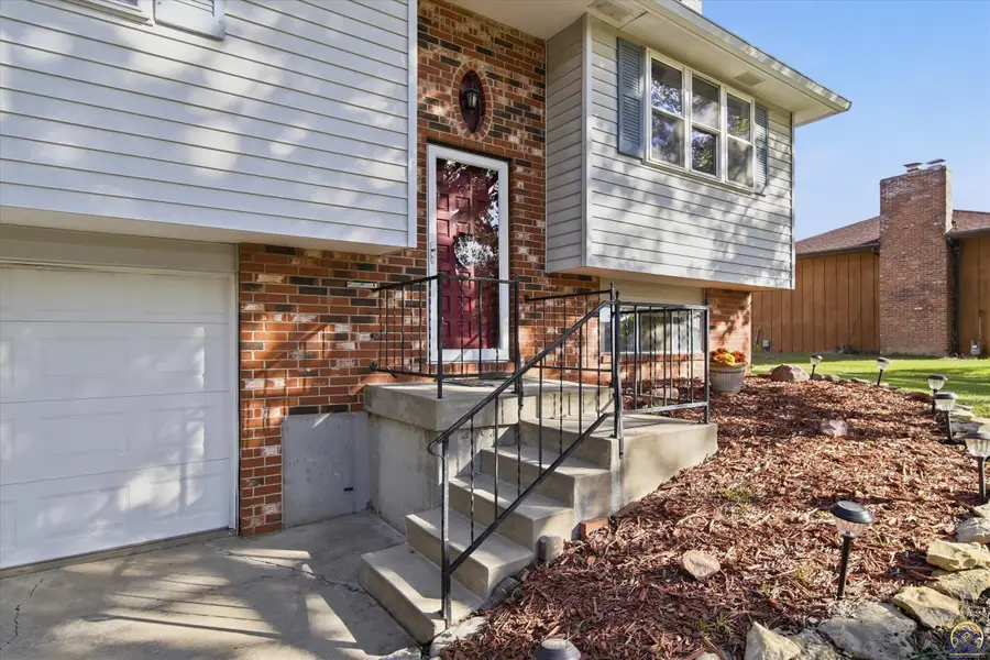 5217 NW 52nd St, Topeka, KS 66618 - #2