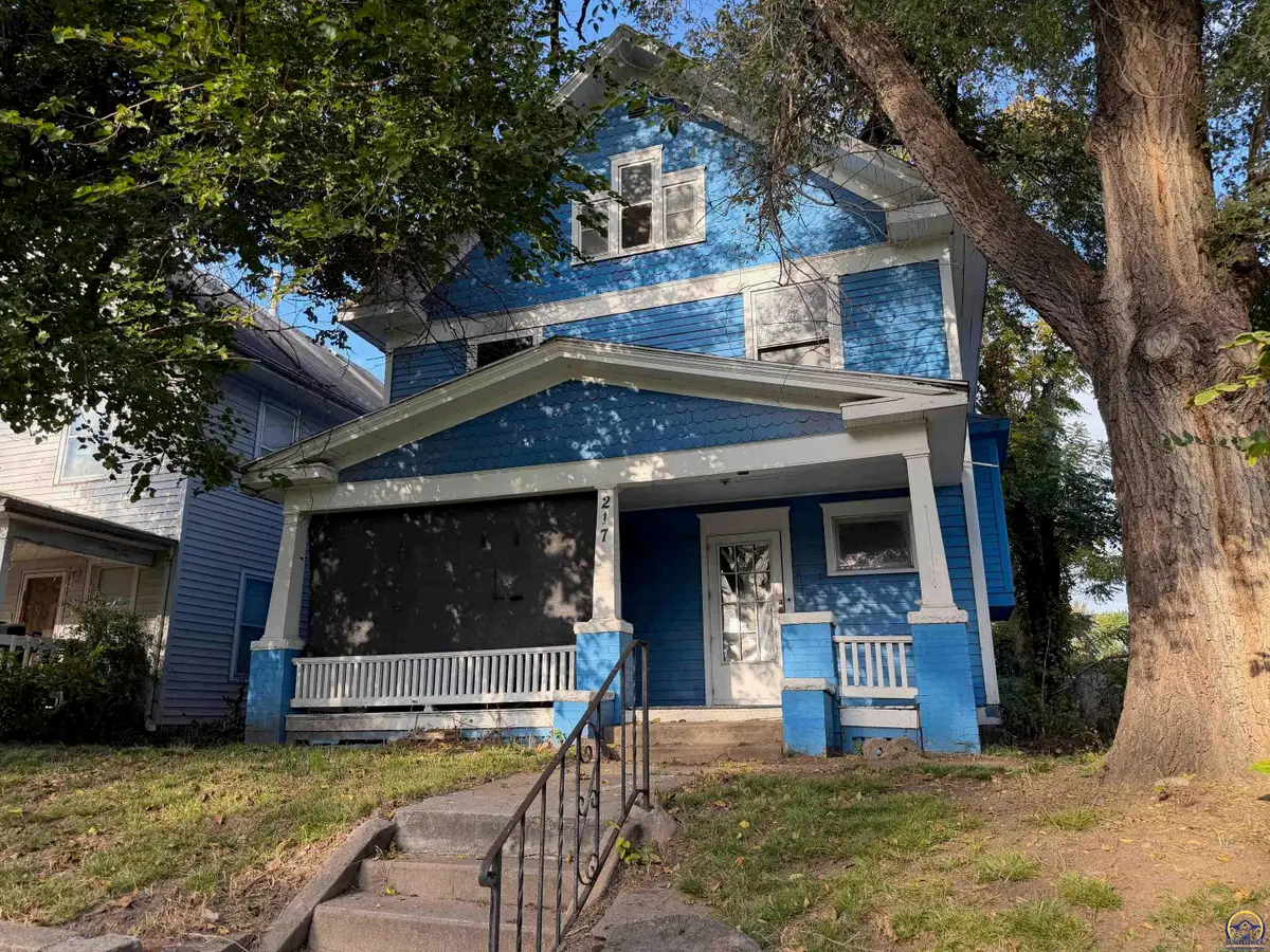 217 SW Tyler St, Topeka, KS 66604 - #1