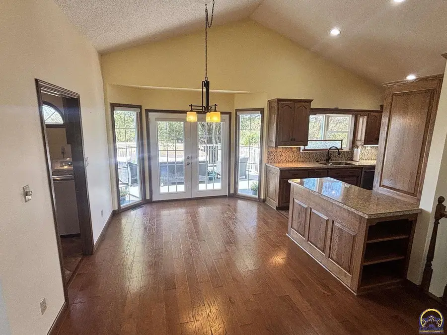 92 Lakeshore Dr, Marion, KS 66861 - #2