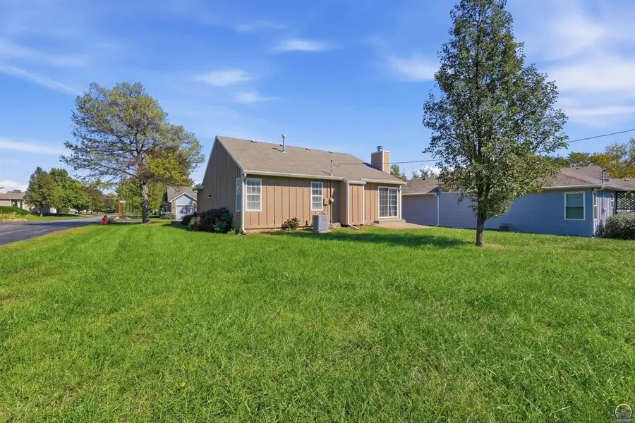 3584 SW Willow Brook Dr, Topeka, KS 66614 - #2