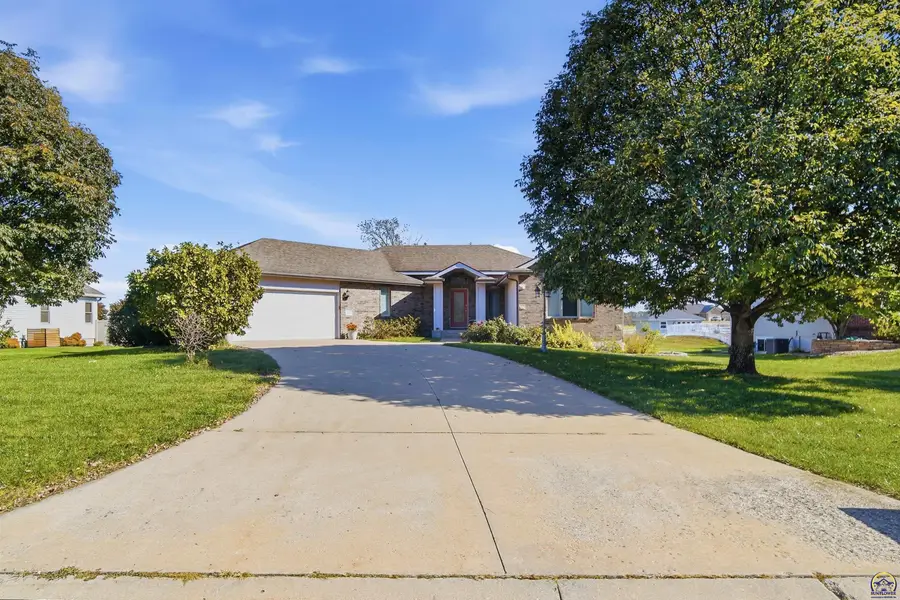 5218 NW Sterling Chase Dr, Topeka, KS 66618 - #2