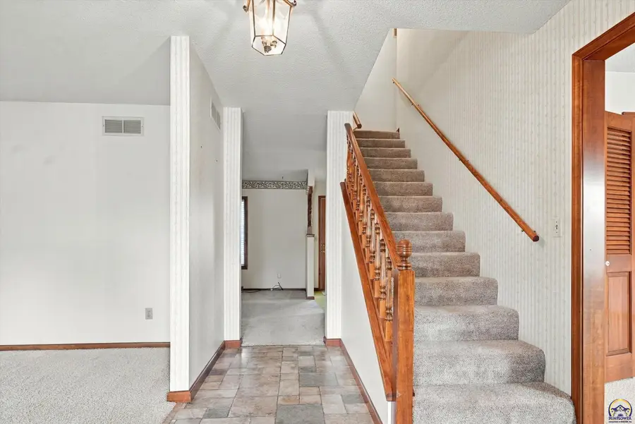315 E Mercury St, Silver Lake, KS 66539 - #2
