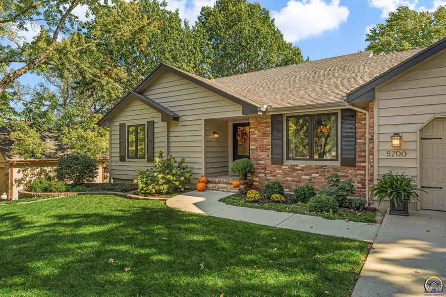 5700 SW Woodbridge Dr, Topeka, KS 66606 - #2