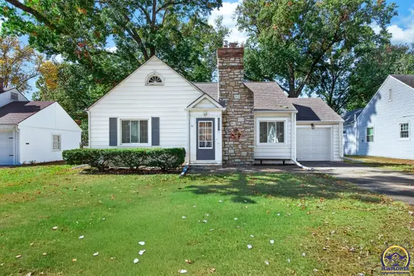 1843 SW Pembroke Ln, Topeka, KS 66604