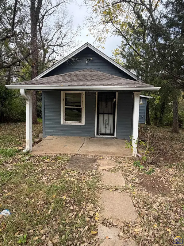 2415 SW Fillmore St, Topeka, KS 66611