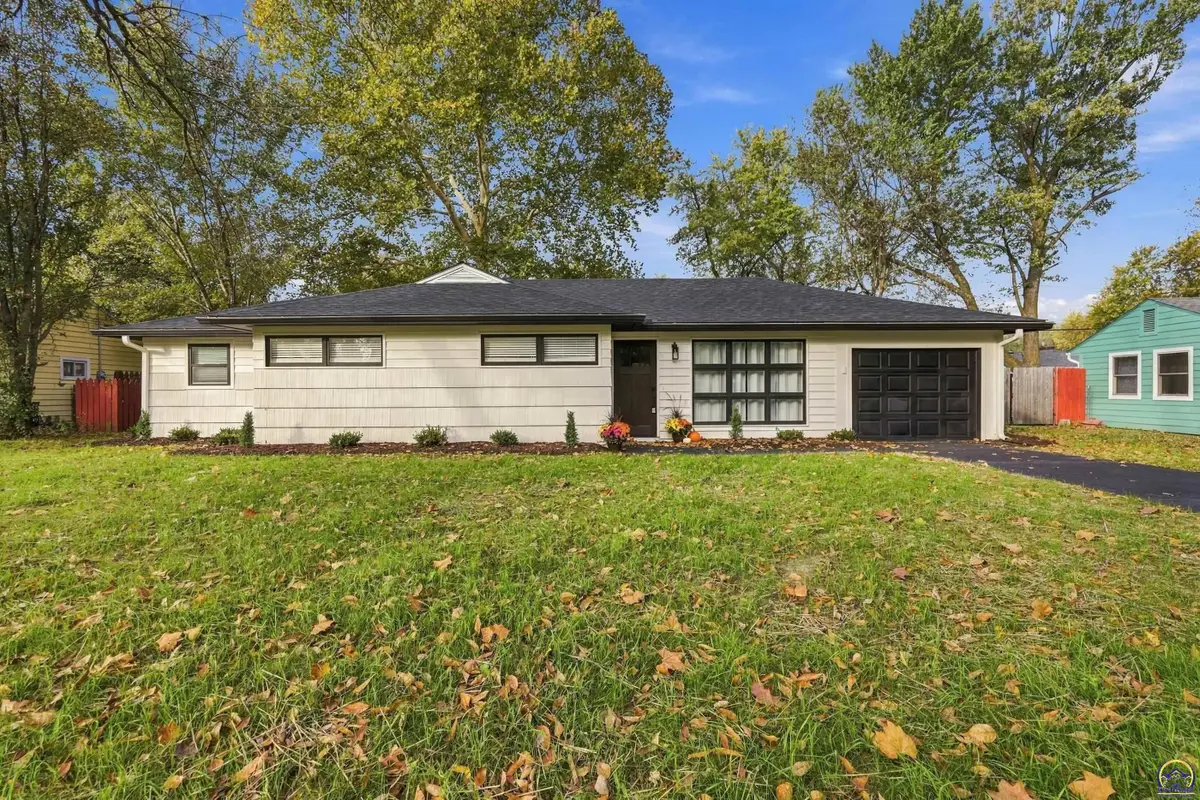 2505 SW Seabrook Ave, Topeka, KS 66614 - #1
