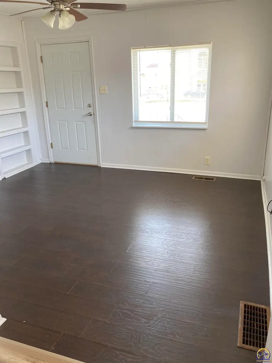 1013 SW 10th Ave, Topeka, KS 66604 - #2