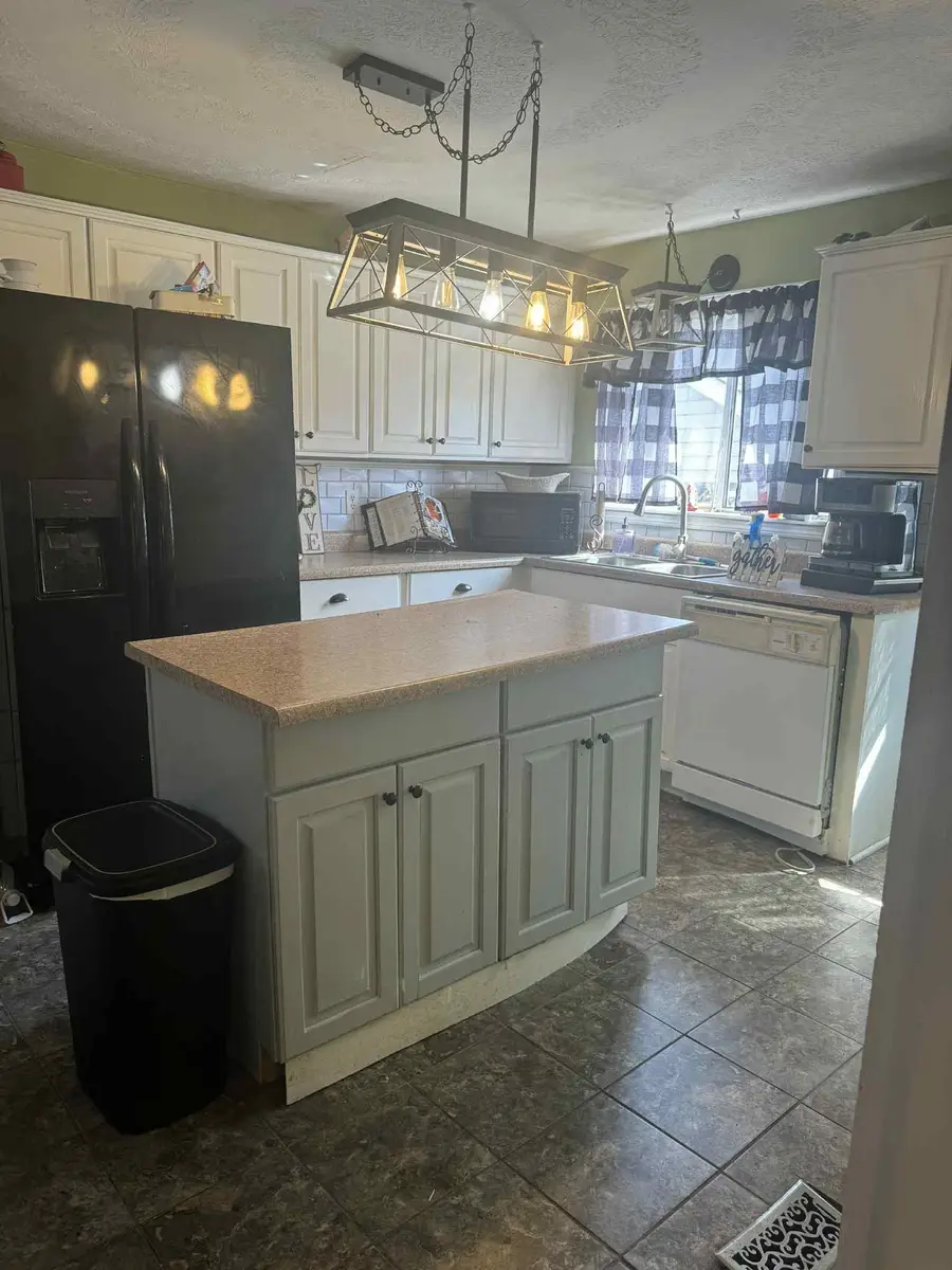 2806 S 29th Street, Ashland, KY 41102 - #2