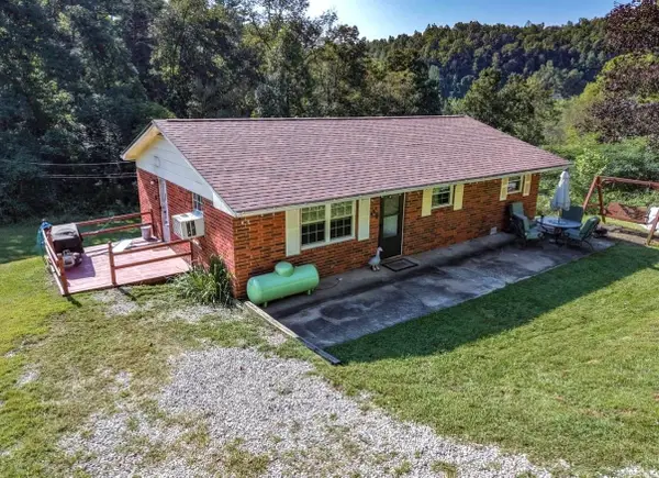 490 Cribbs Hill, grayson, KY 41143