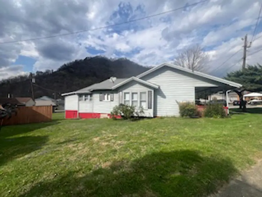 270 S Patty Loveless Drive, Elkhorn City, KY 41522 - #2