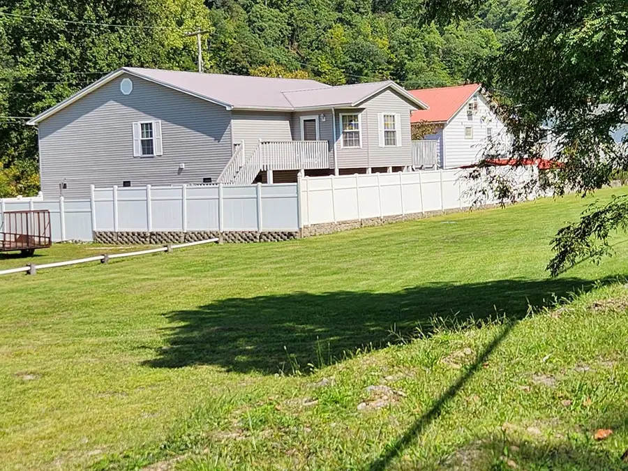 43774 St Hwy 194 E, Freeburn, KY 41528 - #2