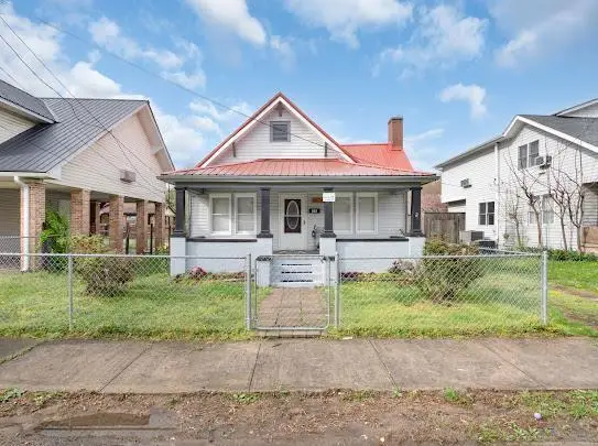 513 Washington Ave, Paintsville, KY 41240 - #1